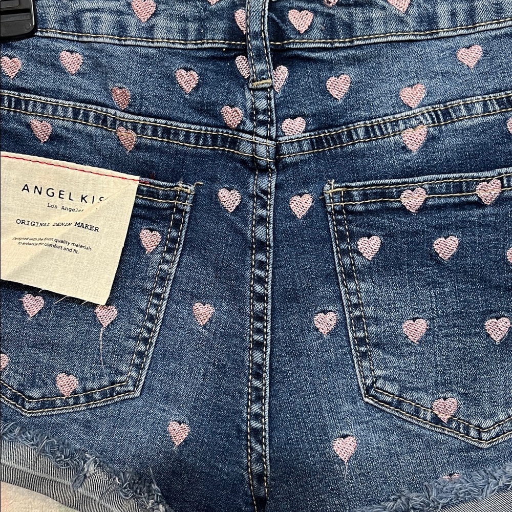 💋🩷🎀💋🩷NWT Angel Kiss Blue Jean Shorts with Pink Heart Print - Picture 2 of 4
